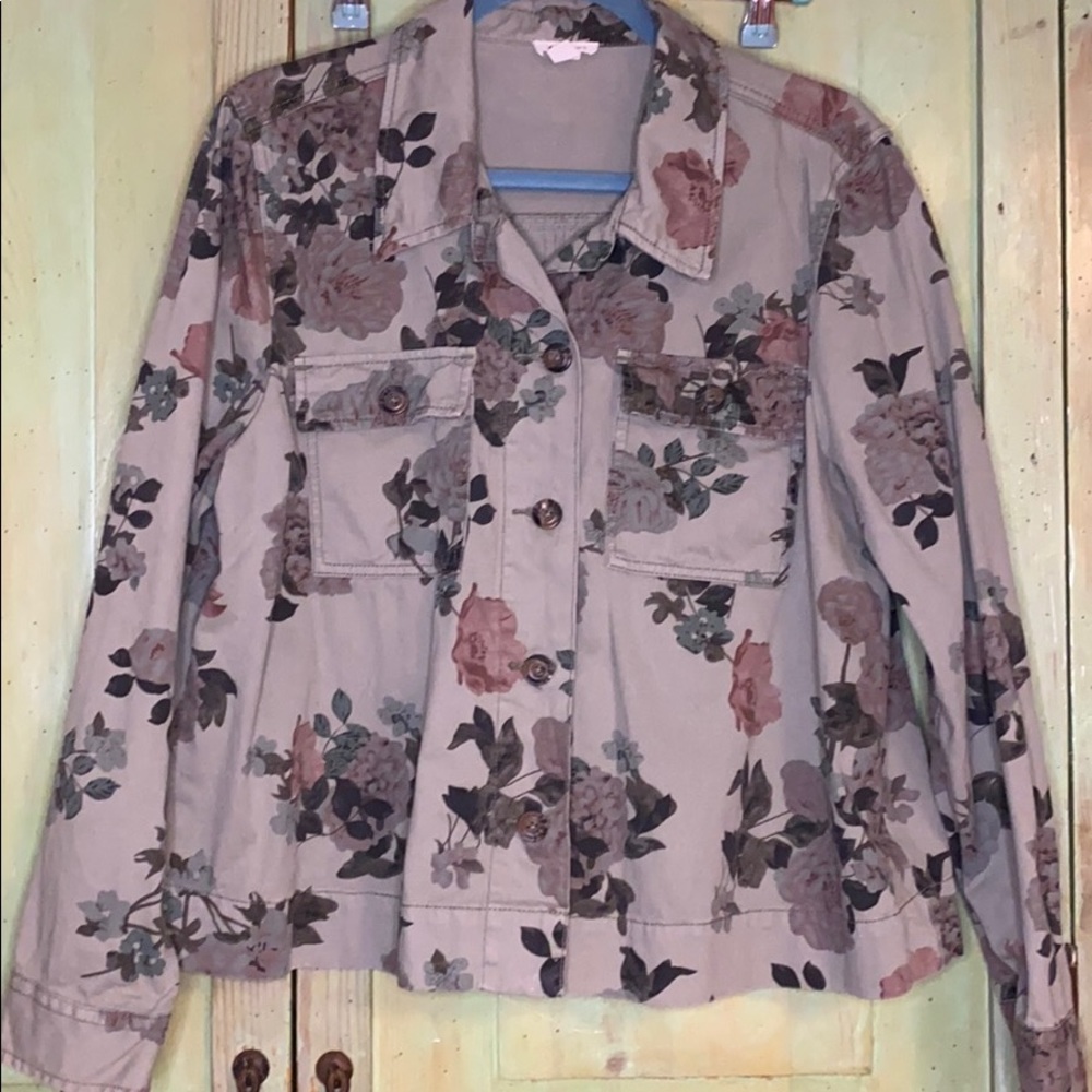 Women’s lightweight cotton button down jacket